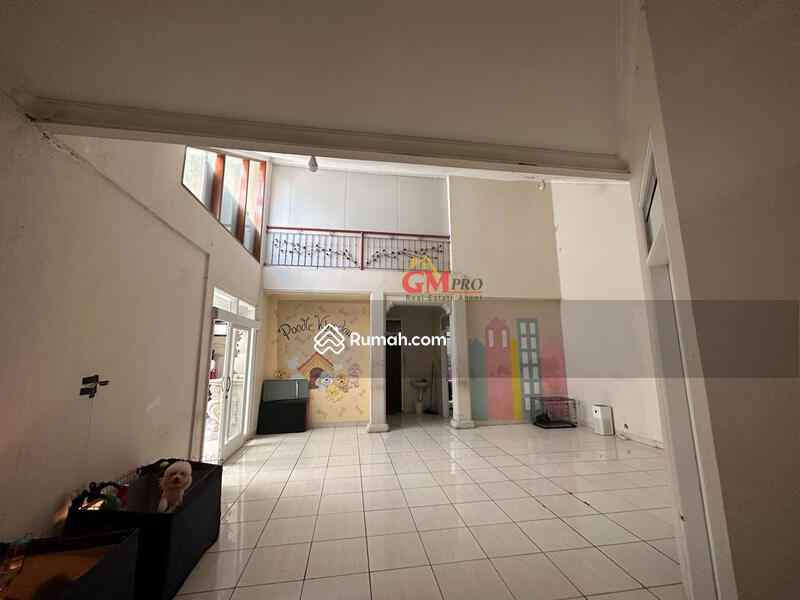 dijual rumah singgasana pradana