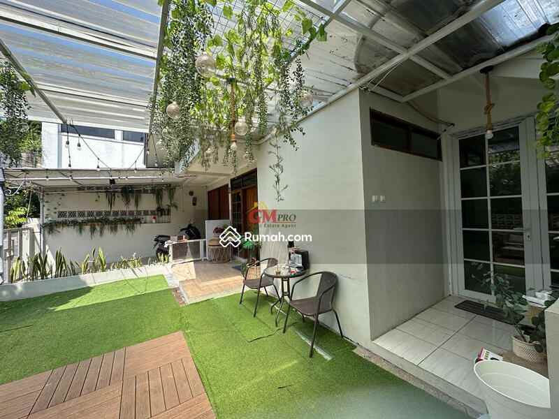 dijual rumah singgasana pradana