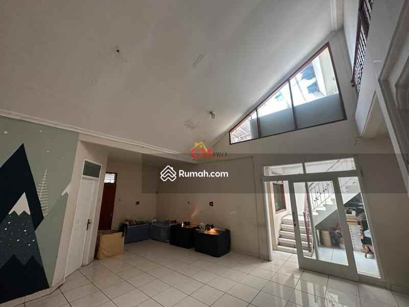 dijual rumah singgasana pradana