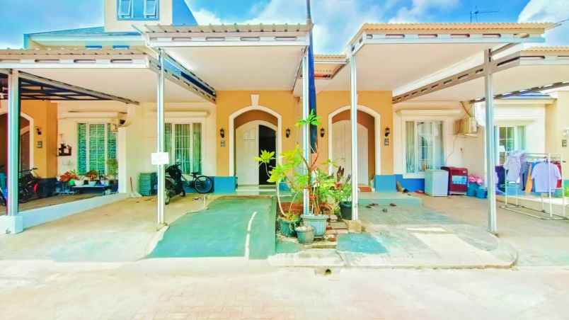 dijual rumah strategis