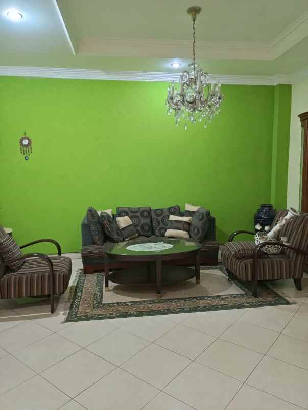 dijual rumah strategis siap huni