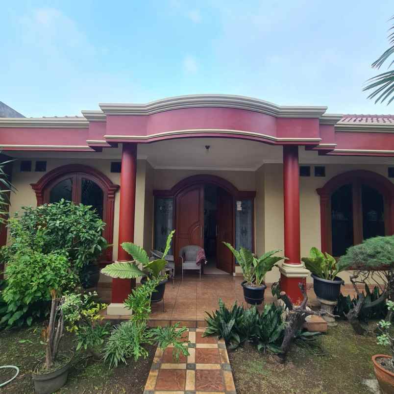 dijual rumah strategis siap huni