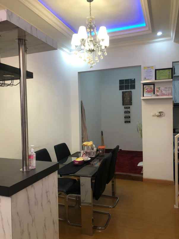 dijual rumah strayegis pondok kopi 78m carpor 1 mobil