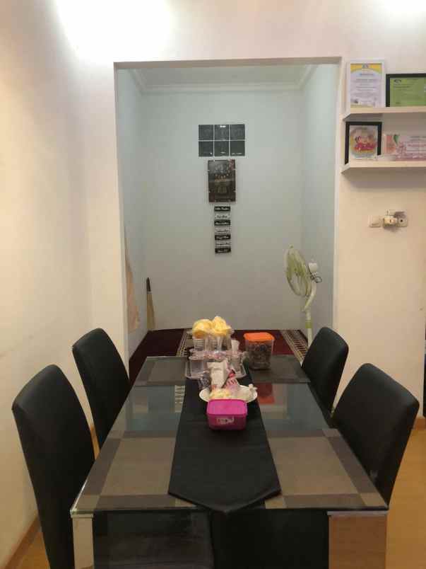dijual rumah strayegis pondok kopi 78m carpor 1 mobil
