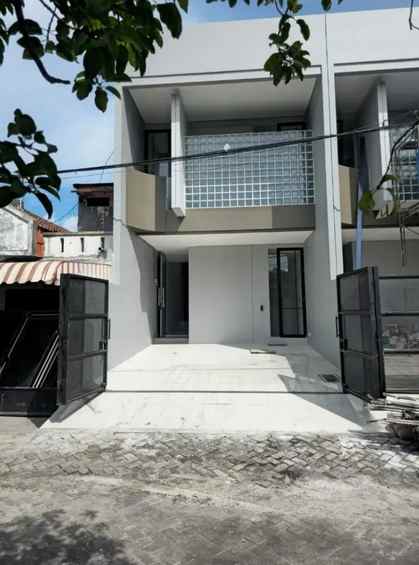 dijual rumah sutorejo