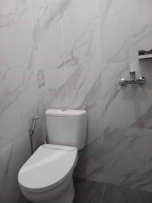 dijual rumah sutorejo