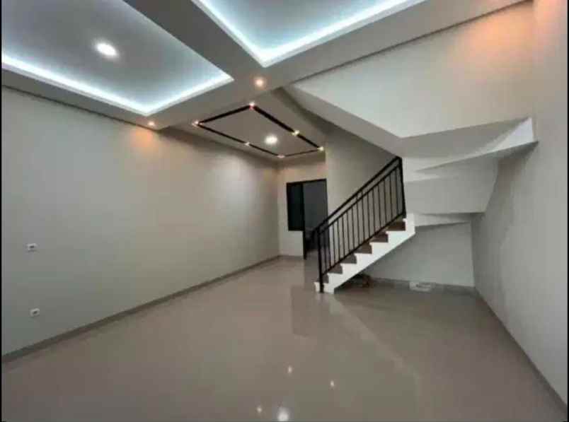 dijual rumah sutorejo
