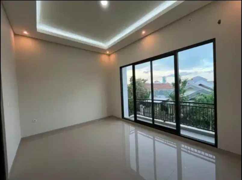 dijual rumah sutorejo