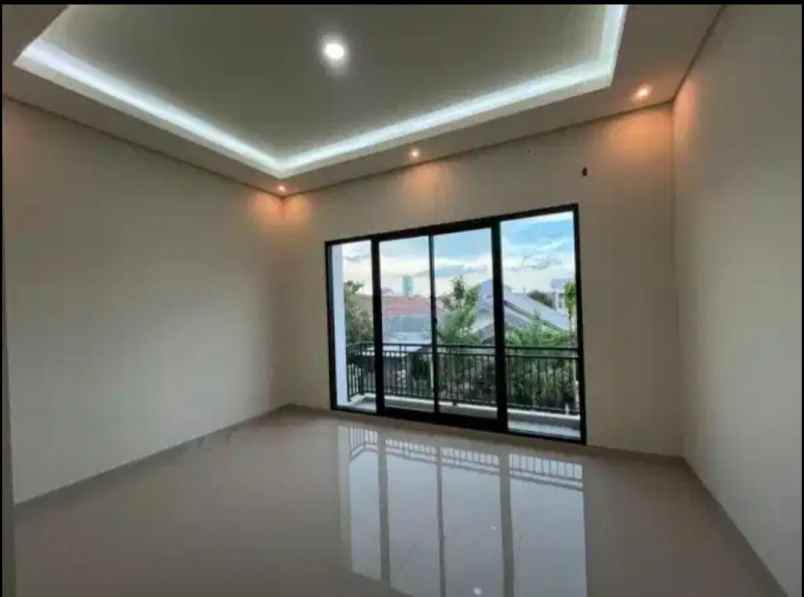 dijual rumah sutorejo