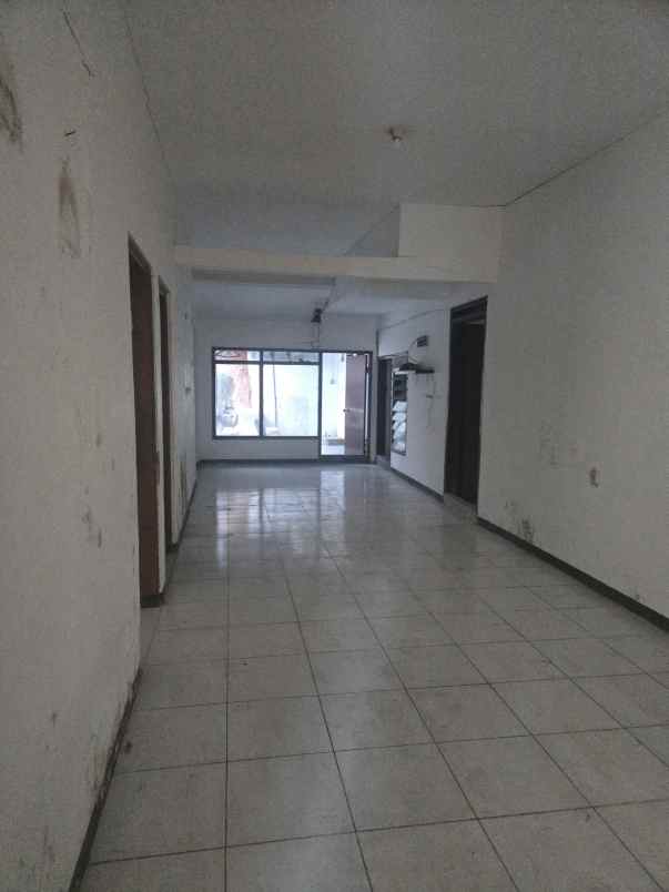 dijual rumah sutorejo
