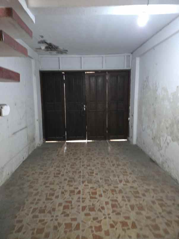 dijual rumah sutorejo
