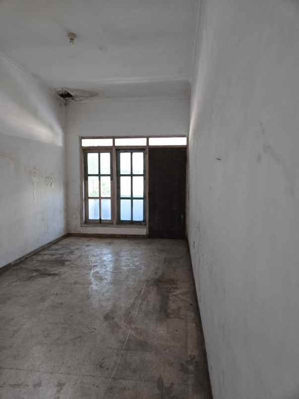 dijual rumah sutorejo