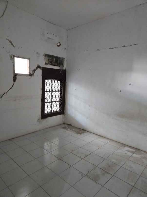dijual rumah sutorejo