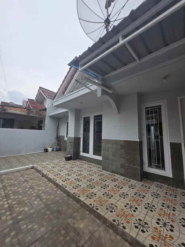 dijual rumah taman harapan baru