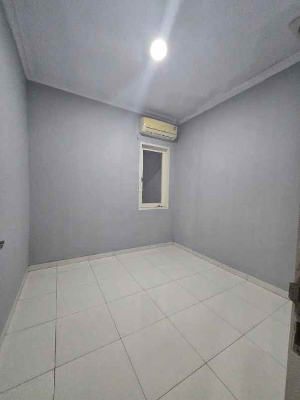 dijual rumah taman harapan baru