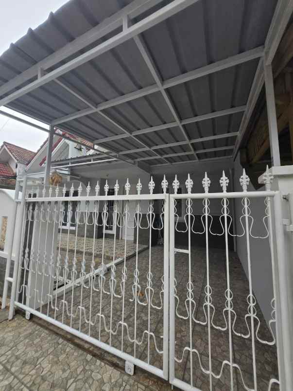 dijual rumah taman harapan baru