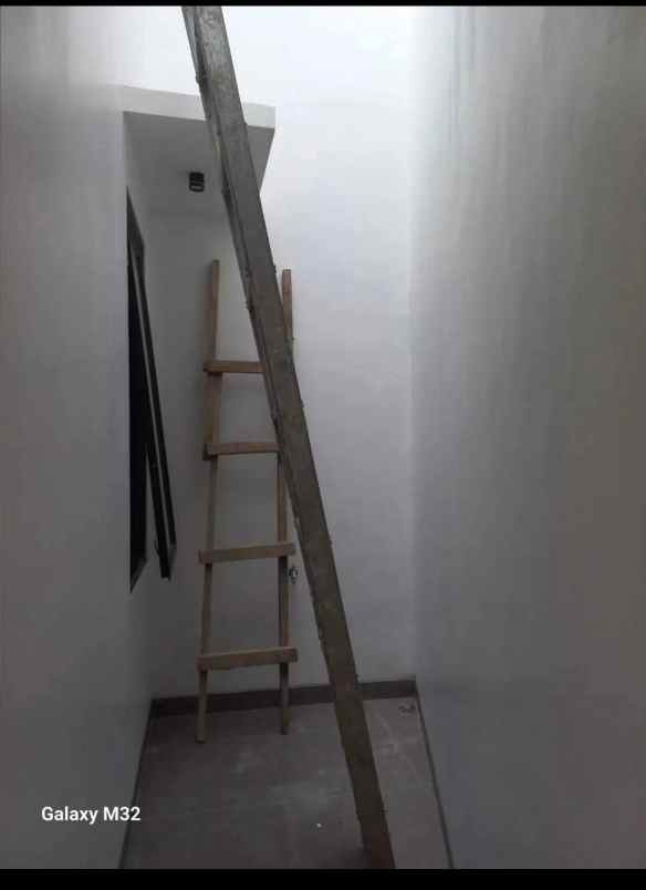 dijual rumah taman harapan baru kota