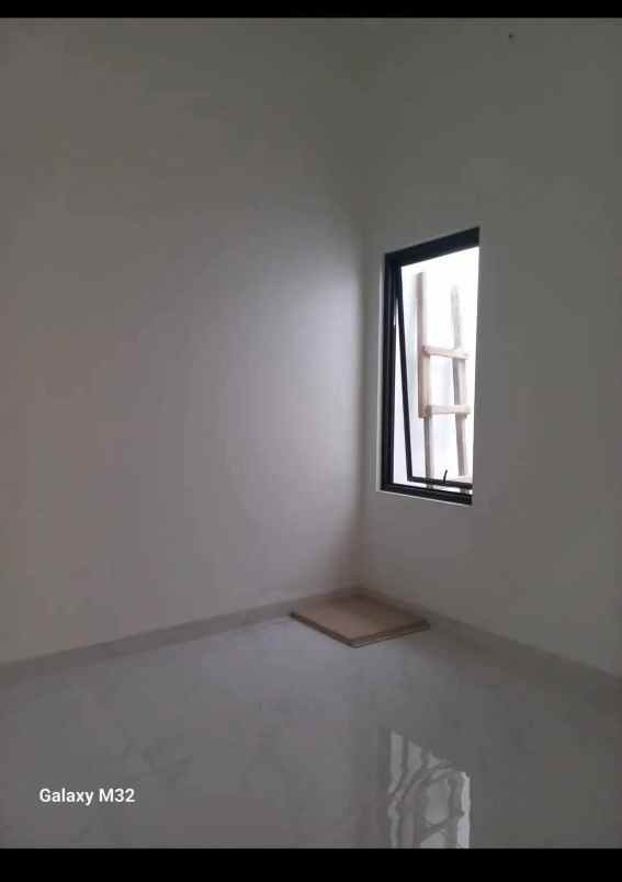 dijual rumah taman harapan baru kota