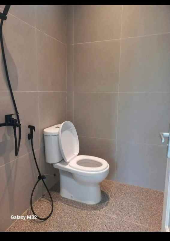 dijual rumah taman harapan baru kota