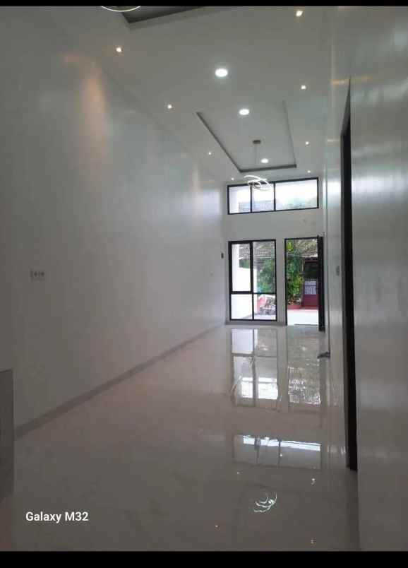 dijual rumah taman harapan baru kota