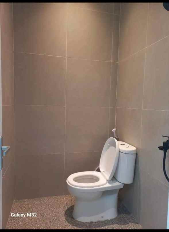 dijual rumah taman harapan baru kota