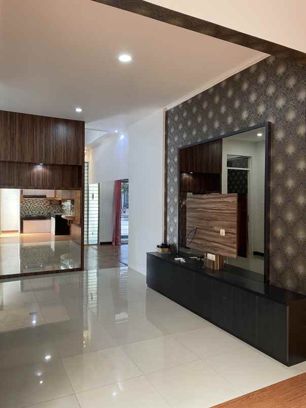 dijual rumah taman kopo indah 5 cluster