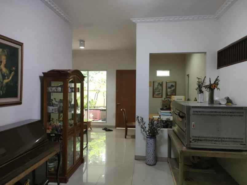 dijual rumah taman semanan indah