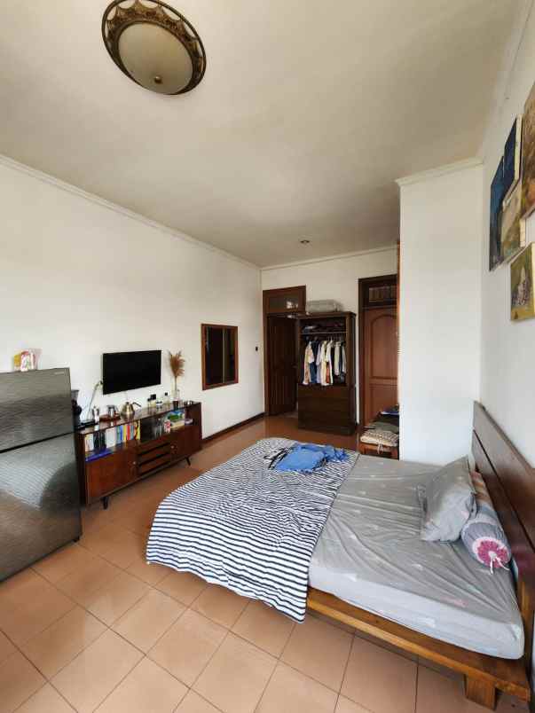 dijual rumah tanah kusir