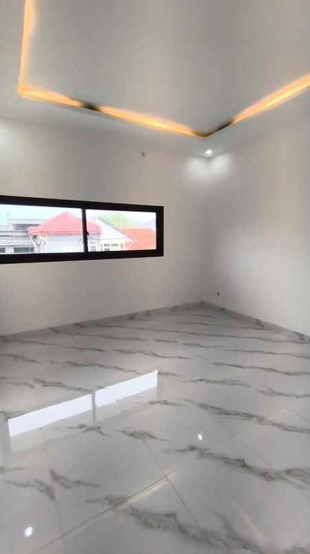 dijual rumah tenggilis mejoyo