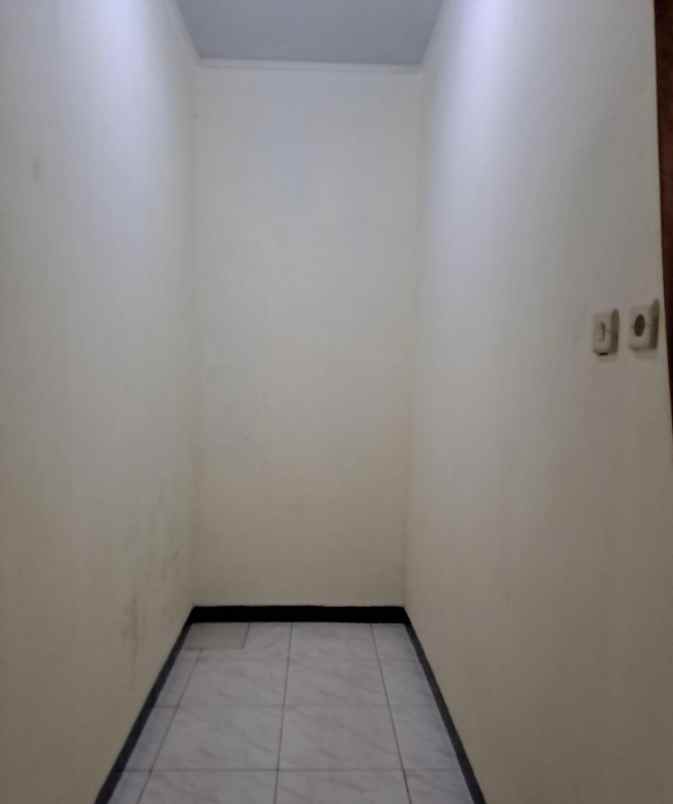 dijual rumah trihanggo