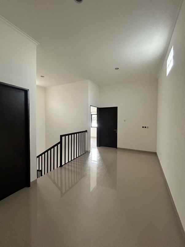 dijual rumah turangga