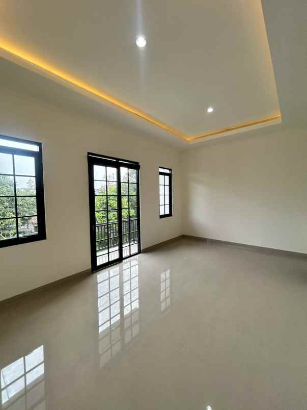 dijual rumah turangga