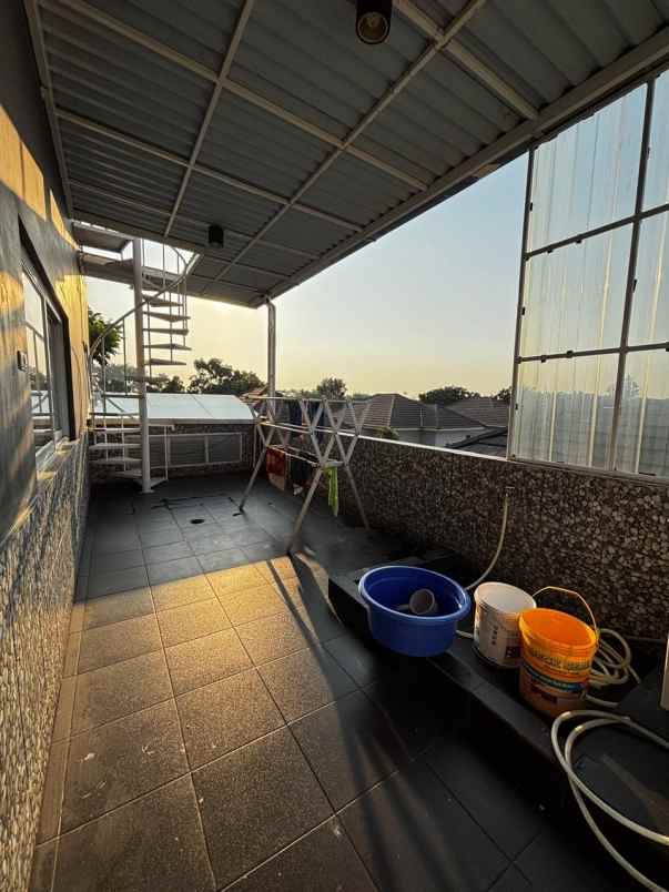 dijual rumah view golf suvarna sutera tangerang