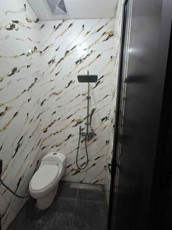 dijual rumah villa bukit tidar