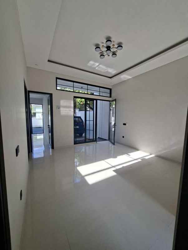 dijual rumah villa bukit tidar