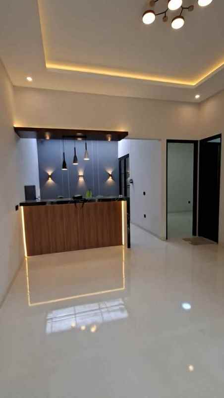 dijual rumah villa bukit tidar