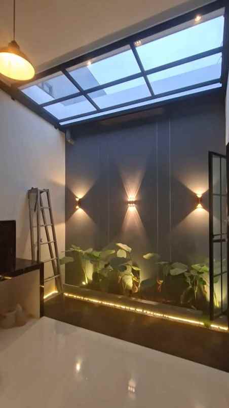 dijual rumah villa bukit tidar
