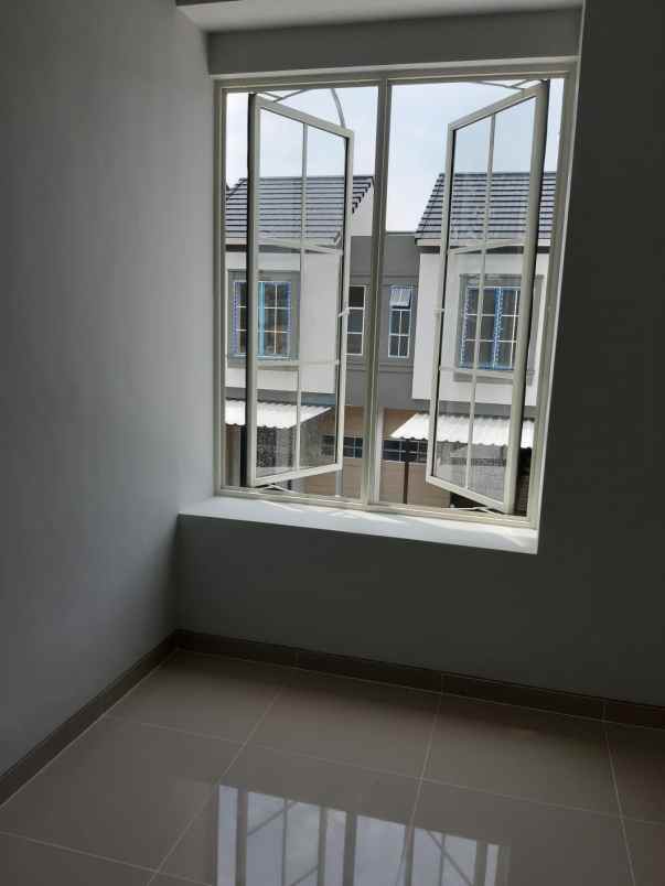 dijual rumah wisata bukit mas