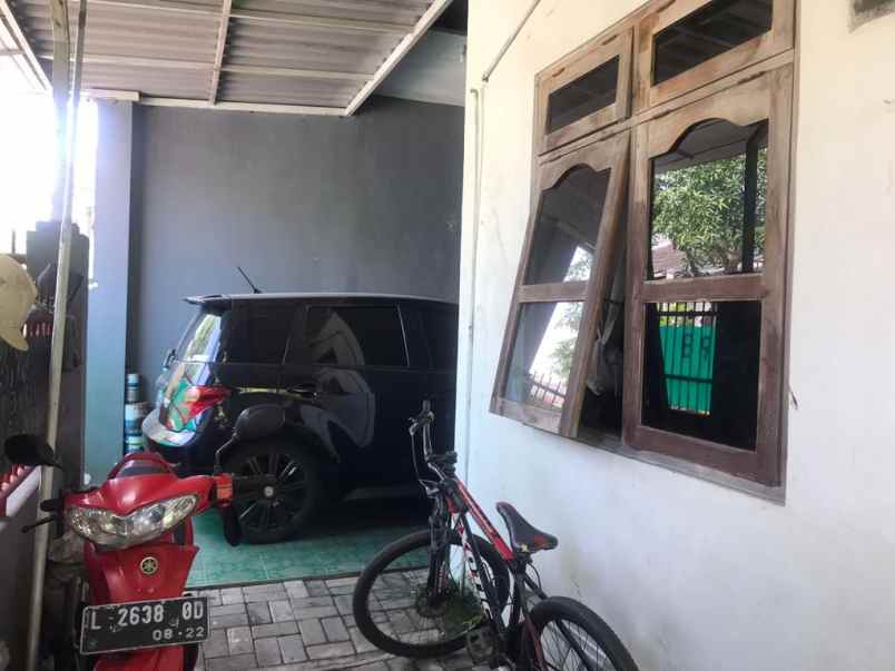 dijual rumah wisma lidah kulon