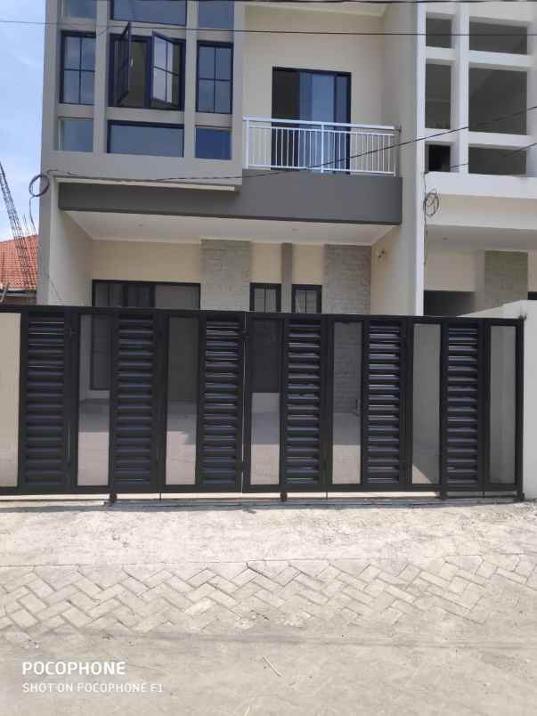 dijual rumah wisma mukti