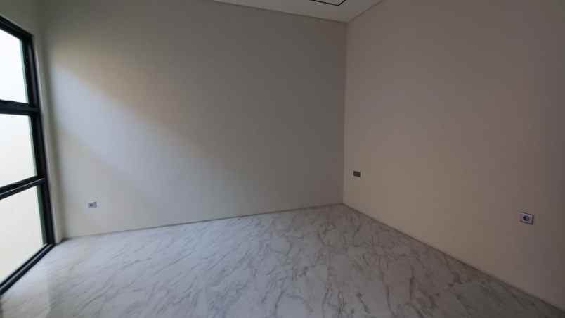 dijual rumah woodland citraland