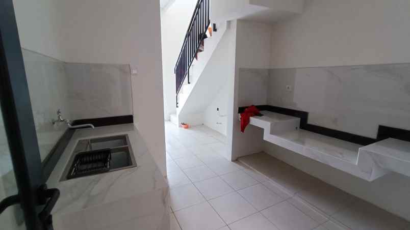 dijual rumah woodland citraland
