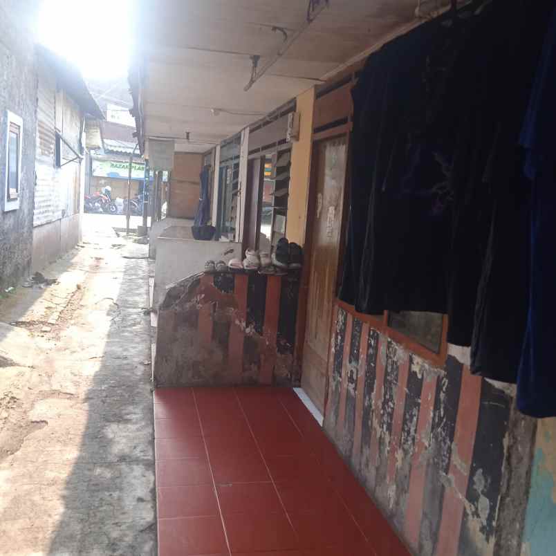 dijual tanah dan bangunan 3 kios 6kontrakan