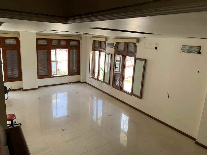dijual tanah jl tunjungan kel genteng
