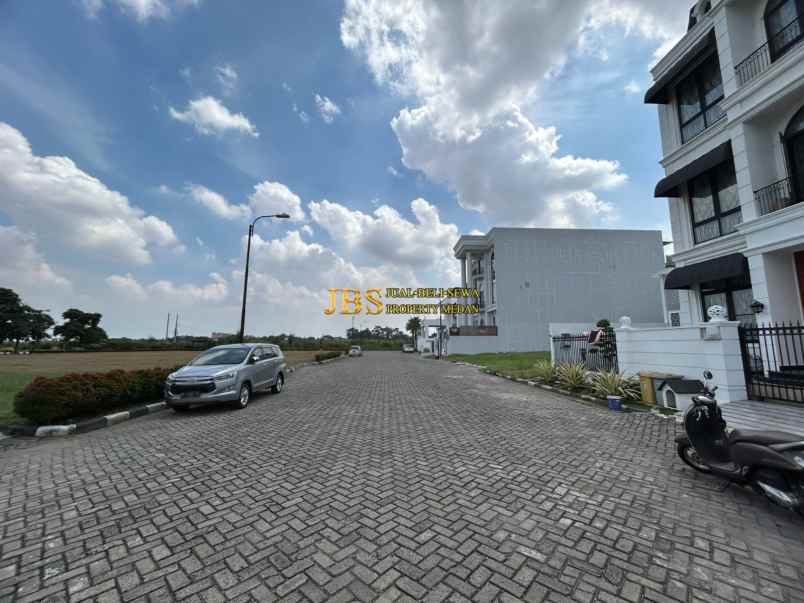 dijual tanah komplek polonia garden row