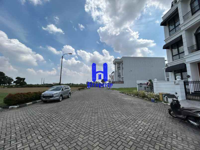 dijual tanah komplek polonia garden row