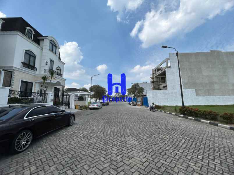 dijual tanah komplek polonia garden row