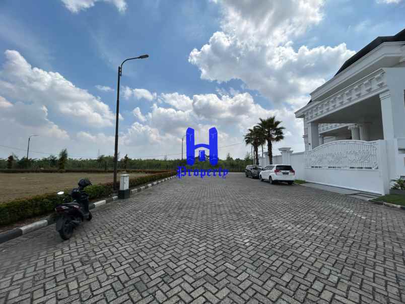 dijual tanah komplek polonia garden row