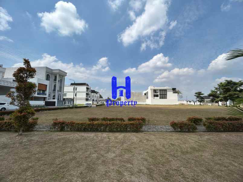 dijual tanah komplek polonia garden row