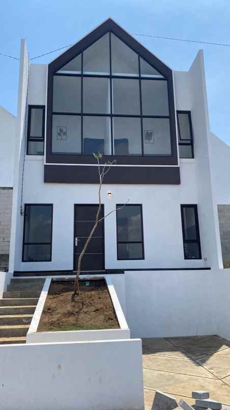 dijual vila bangunan baru siap huni lokasi bumiaji